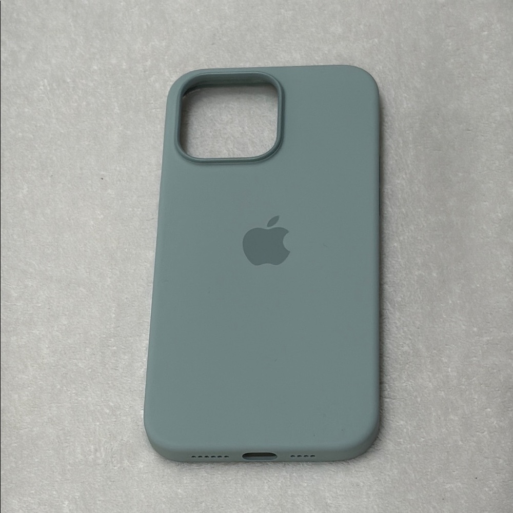 iPhone 14 Pro Max 6.7” Succulent Green Apple Silicone Case MagSafe